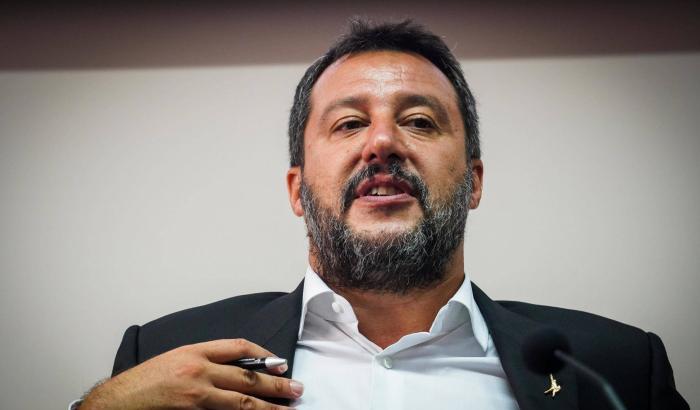 Le provocazioni anti-partigiani di Salvini continuano: "Il 25 aprile starò a casa"