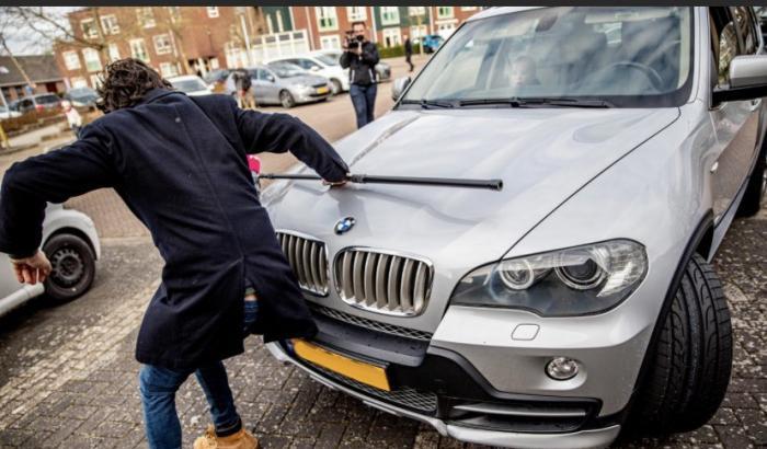 In Olanda gli ortodossi calvinisti no-lockdown picchiano i giornalisti: arrestati