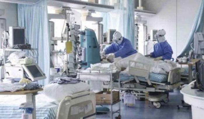 Altri 417 morti per il Covid, il tasso di positivit&agrave; balza all'8,2%: avvertite la Lega