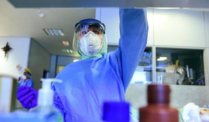 Calano Rt e contagi, salgono le terapie intensive: ecco i dati settimanali dell'Iss