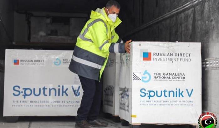 In Libia arrivato un primo carico di 100 mila vaccini Sputnik