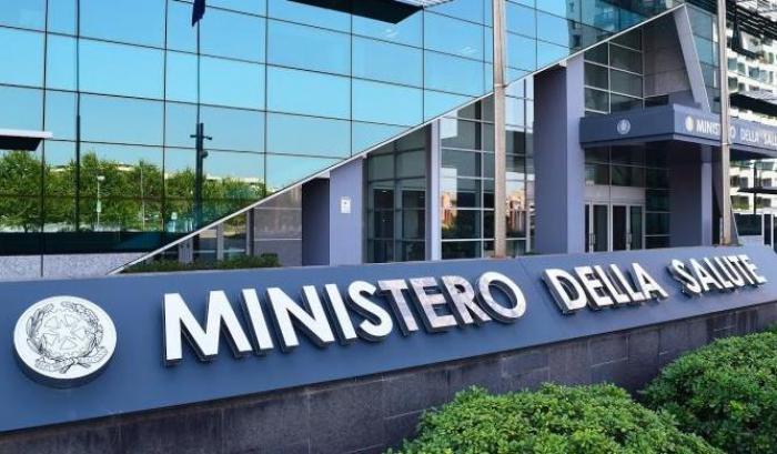 Riunione tra Aifa e Ministero della Salute, Sileri: "Forse verrà limitato l'uso di AstraZeneca"