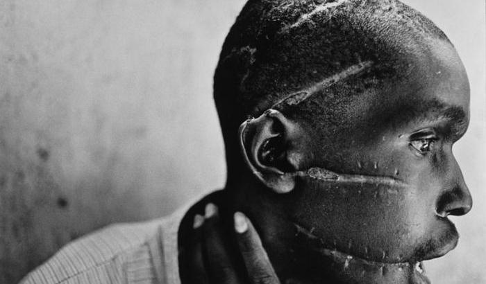 "Nonostante la paura": il libro sul genocidio del Ruanda, quei soldati che di notte si fingevano soccorritori per uccidere i feriti