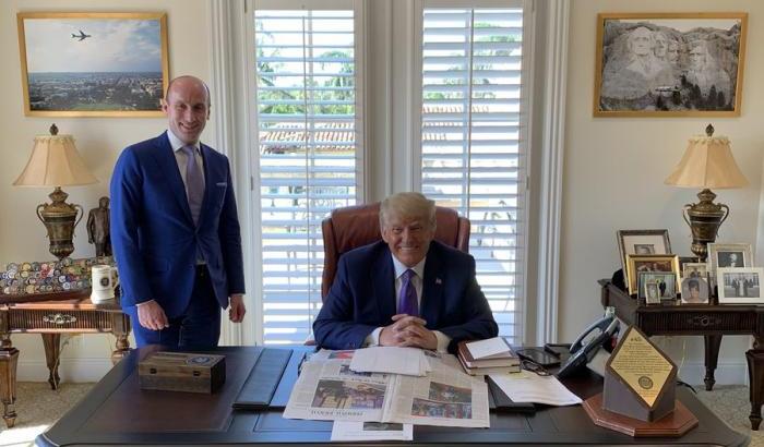 Una foto su Twitter svela il "nuovo studio ovale" di Trump: tanti i simboli...