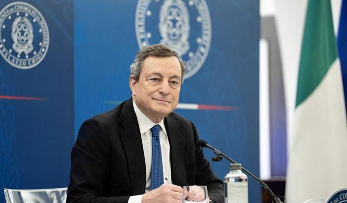 Draghi: "Priorità assoluta agli over 70 per i vaccini. Riaperture? Non ho una data, dipende dai contagi"