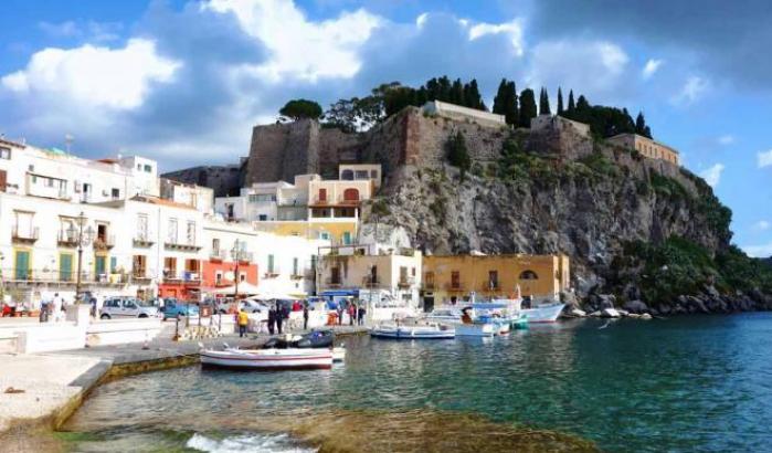 Sicilia e Sardegna spingono per diventare isole Covid-free: l'appello dei presidenti delle due regioni