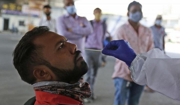 Covid, record di contagi in India: oltre 145 mila positivi nelle ultime 24 ore