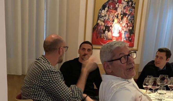 Le regole valgono per tutti, tranne che per Ibrahimovic: si fa aprire un ristorante a Milano e pranza con degli amici
