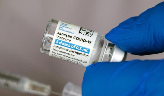 Il Sudafrica ritira dal mercato due milioni di dosi J&J: possibile contaminazione