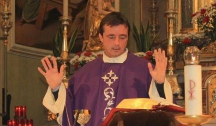 Trasferito il sacerdote negazionista che incitava a non indossare la mascherina
