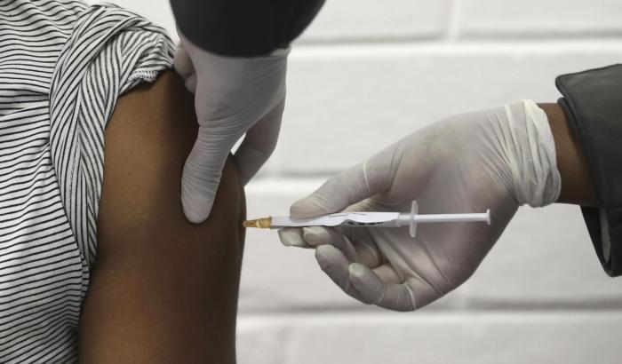 Accusati di aver somministrato il vaccino ai propri familiari: indagati 15 tra medici e infermieri