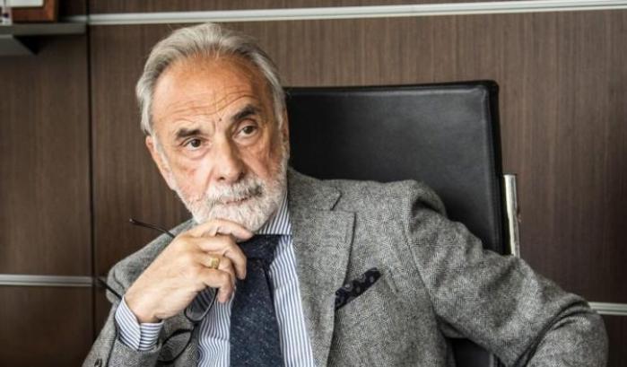 Remuzzi preoccupato: "Con Omicron e Delta abbiamo due pandemie ed è un problema"