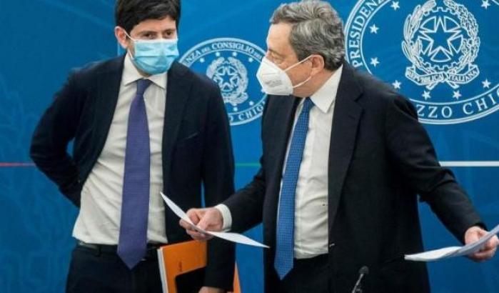 Speranza e Draghi alla conferenza stampa sulle riaperture