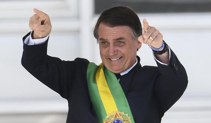 Bolsonaro mentitore seriale: promette lo stop alla deforestazione, ma taglia i fondi al Ministero dell'Ambiente