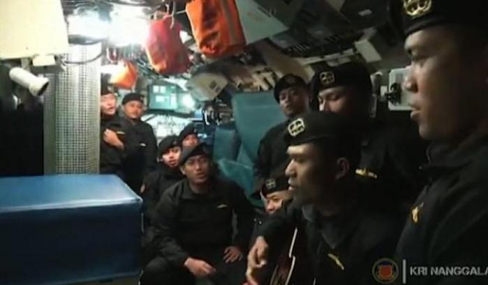 La Marina indonesiana pubblica l'ultimo video dei marinai morti nel sottomarino inabissato