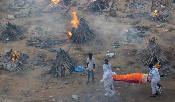 Cremazioni di massa in India
