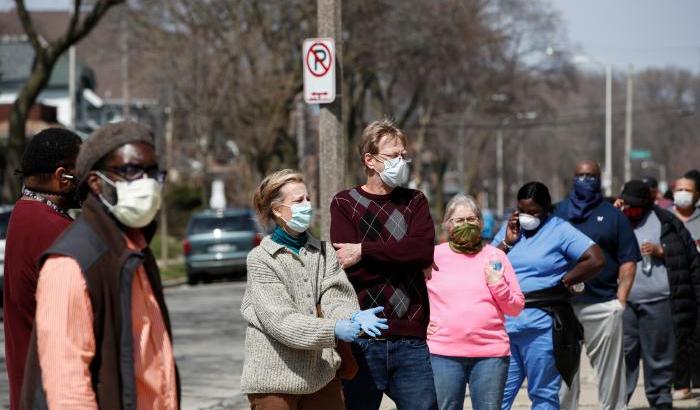 Svolta negli Usa: i vaccinati possono stare all'aperto senza mascherina