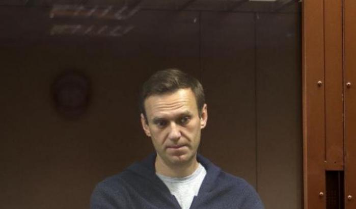 Navalny riappare in video dimagrito e svuotato dopo lo sciopero della fame
