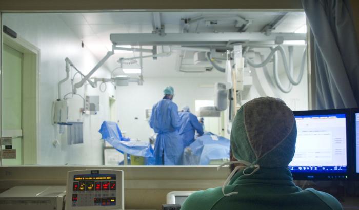 0005AE16-covid-negli-ospedali Covid negli ospedali