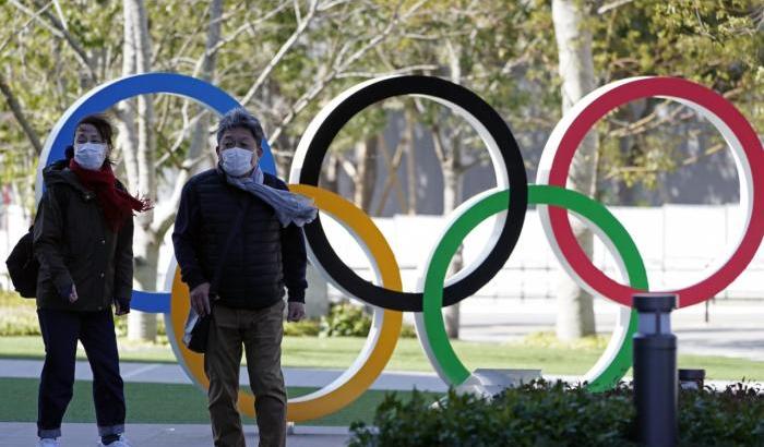 A 90 giorni dalle Olimpiadi a Tokyo record di contagi: 1050 casi in un giorno