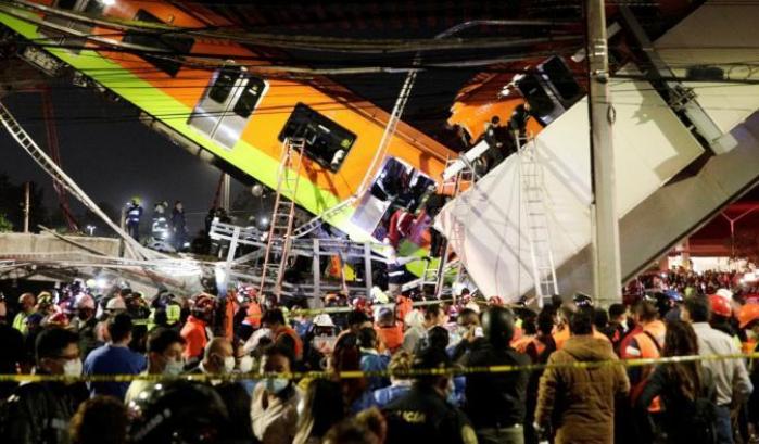 Messico, crolla un ponte al passaggio della metropolitana: almeno 20 morti e 70 feriti