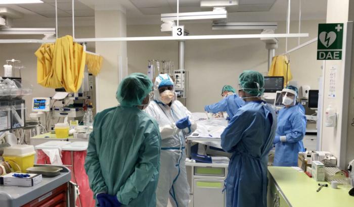 Operatori sanitari vaccinati si reinfettano: l'ospedale di Taormina diventa un caso