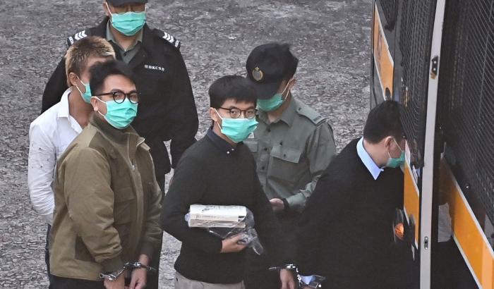 Ecco cosa è la Cina. Partecipò alla veglia non autorizzata per ricordare Piazza Tienanmen: Joshua Wong condannato