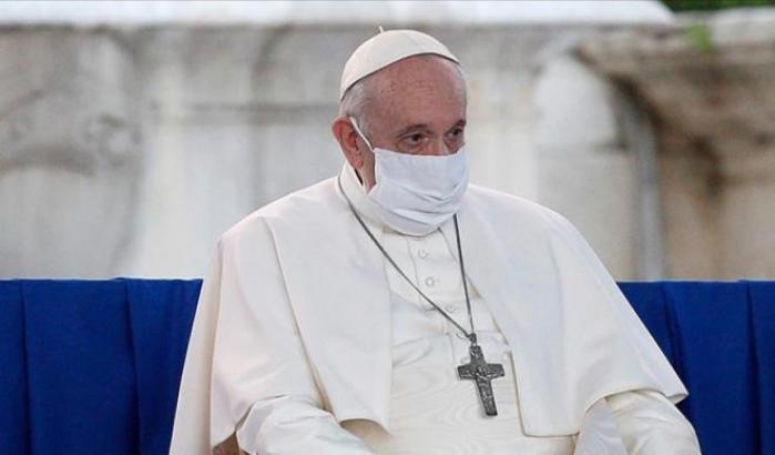Il Papa sui migranti: "Il mediterraneo è un cimitero, basta indifferenza"