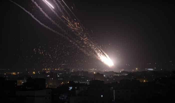Prosegue lo scontro tra Israele e Hamas: centinaia di razzi, fino a ora morti 12 minori palestinesi