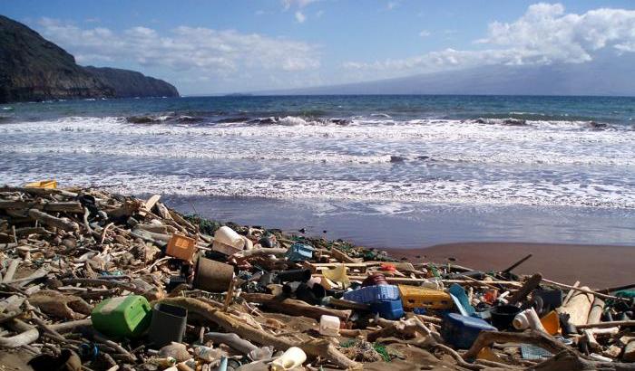 I dati preoccupanti di Legambiente: "In Italia 783 rifiuti ogni 100 metri lineari di spiaggia"