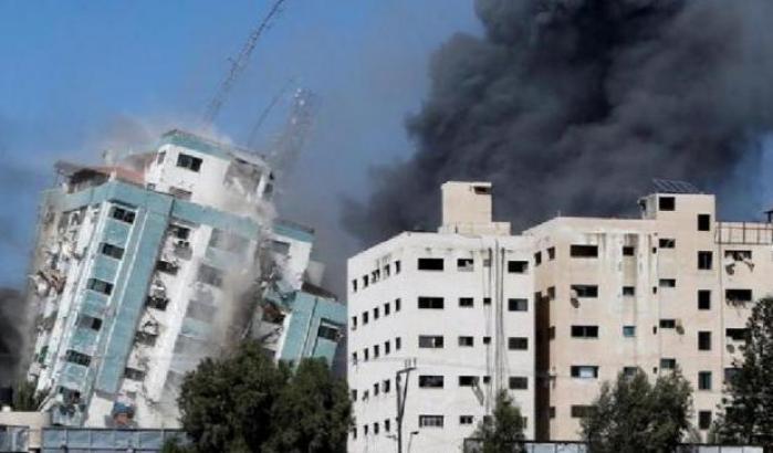 A Gaza chi fa informazione è "spianato" dalle bombe israeliane: lo chiamano "diritto di difesa"...