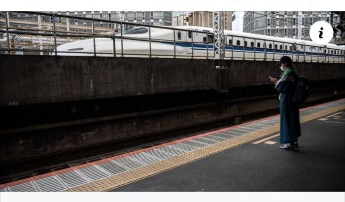 Succede in Giappone: scatta un'inchiesta perché il treno fa ritardo un minuto, il macchinista era andato in bagno