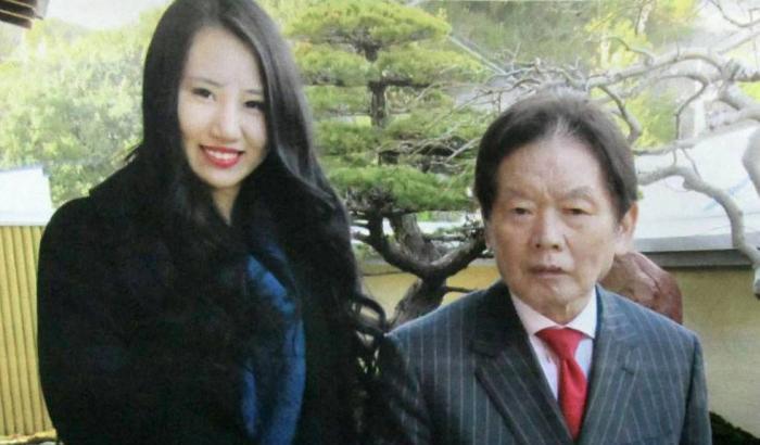 Avvelena l'anziano marito per l’eredità: arrestata una pornostar giapponese