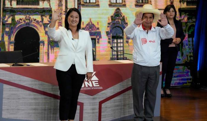 Elezioni in Perù: lieve vantaggio dei popolari di Fujimori sul comunista Castillo
