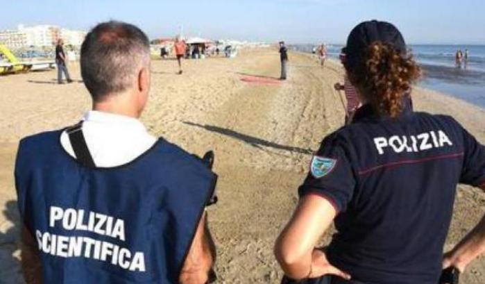 Una 15enne ha denunciato uno stupro di gruppo in spiaggia