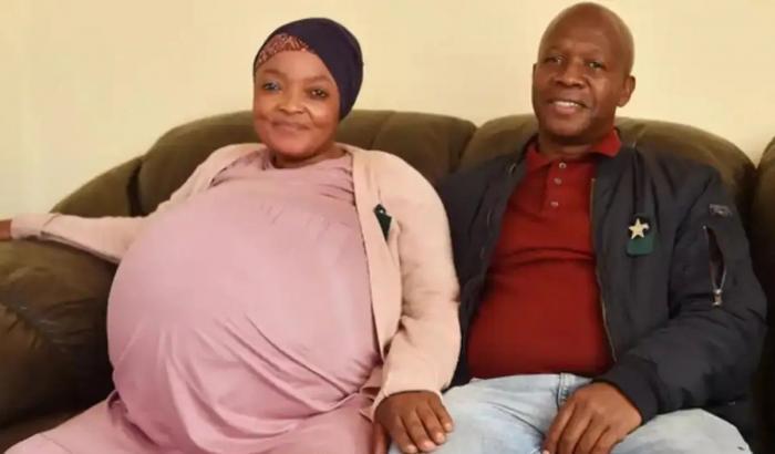 Gosiame Thamara Sithole, donna sudafricana di 37 anni ha partorito 10 gemelli