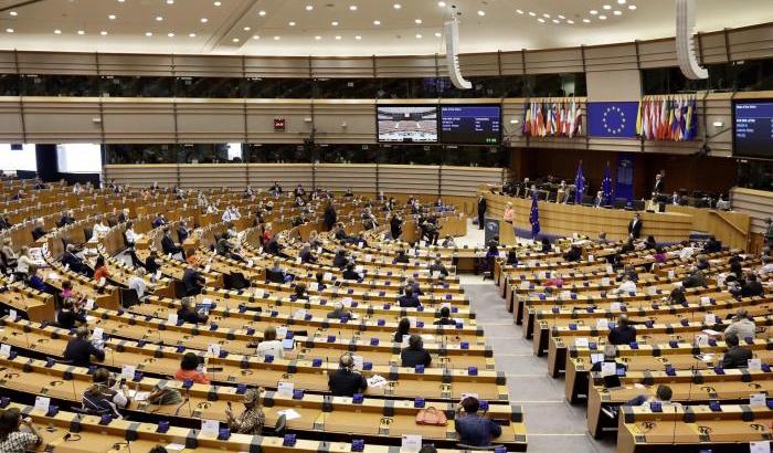 Il parlamento Ue si spacca sui brevetti dei vaccini: chiesta la revoca della proprietà intellettuale