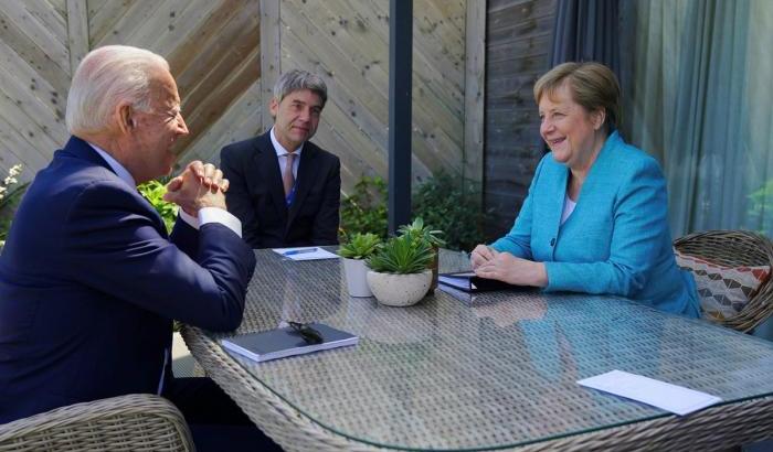 Biden e Angela Merkel