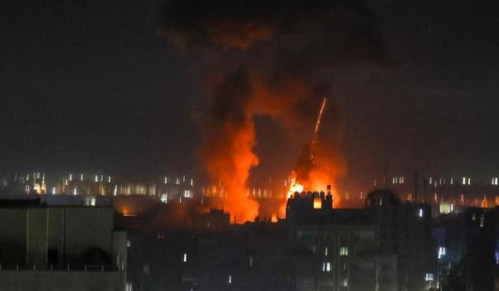 L'esercito israeliano lancia attacchi aerei su gaza