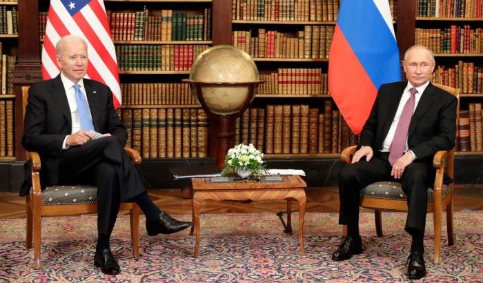 Putin gelido: "Biden non mi ha invitato e nemmeno io, ci devono essere le condizioni"