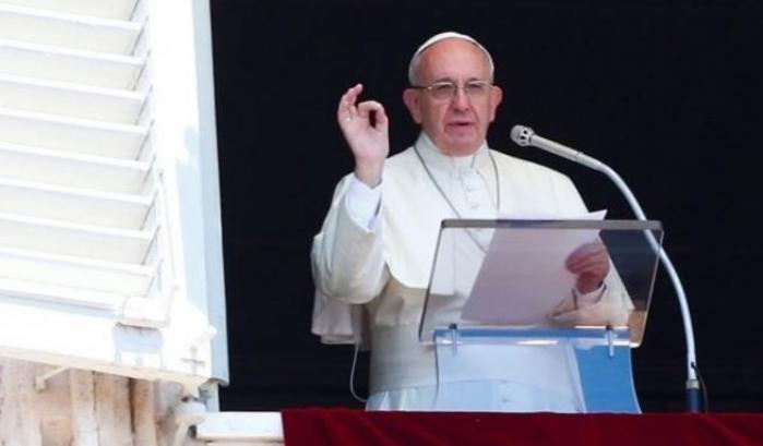 Papa Francesco difende i rifugiati: 