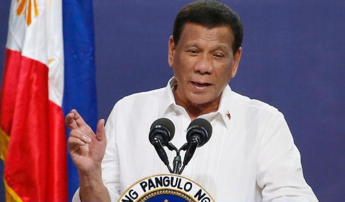 Il presidente delle Filippine minaccia di arrestare chi non si vaccina dal Covid