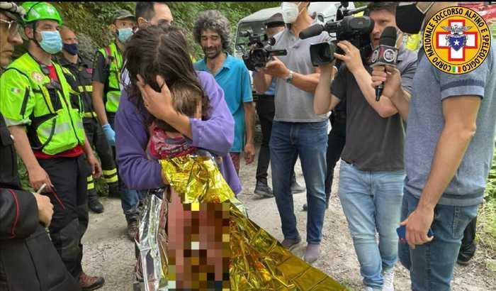 0005B864-l-abbraccio-con-la-mamma L'abbraccio con la mamma
