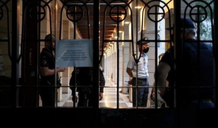 La polizia greca ha arrestato un prete di Atene che ha attaccato con l'acido sette vescovi della Chiesa Ortodossa