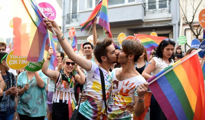 Vietato per il settimo anno consecutivo il Gay Pride nella Turchia omofoba di Erdogan