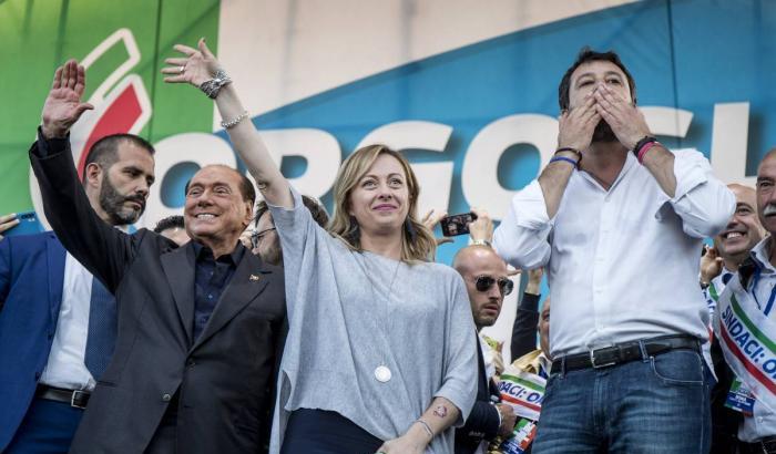 Berlusconi insiste per il partito unico della destra: "Sarà tutelata ogni identità"