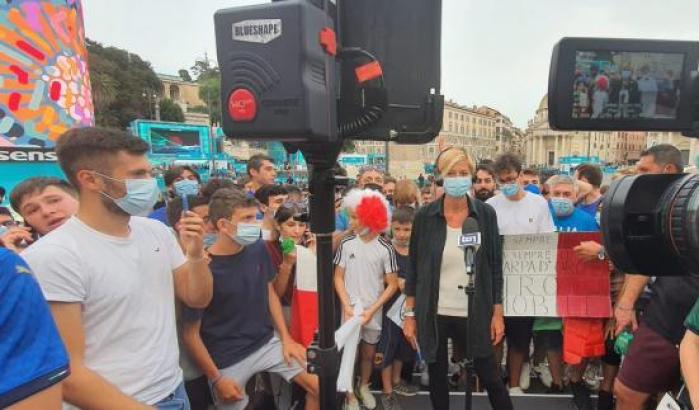 La giornalista Valentina Bisti aggredita durante un servizio sull'Italia agli Europei: "Minacciata dai tifosi"