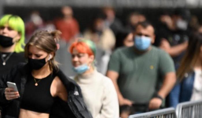 Record di nuovi casi Covid in Gran Bretagna: sono 22.868 in 24 ore