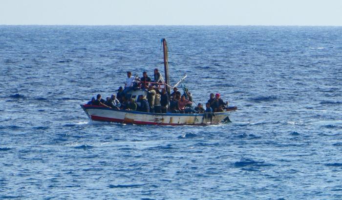 Morta una bimba migrante, trovata su un barcone nelle Canarie
