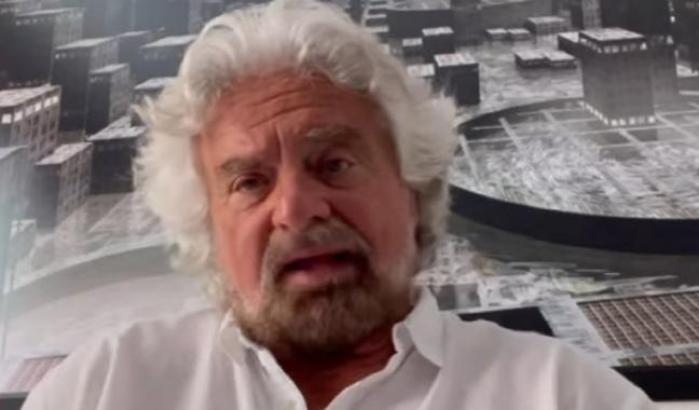 Grillo compare in un video: "Non sono il padre-padrone, restiamo uniti"